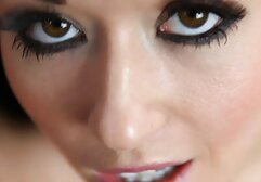 美しいサメは、誠実な方法で揚げられたチームの白い帽子の恋人です 女性 でも 見れる セックス