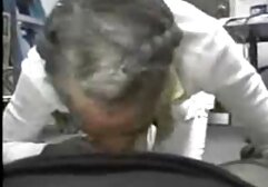 パレードで彼らのミルクを公開する古いslut セックス 女 動画