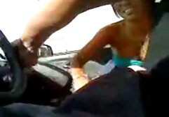 男は女の子を攻撃し、彼女を吸う 老 婦人 の セックス 動画